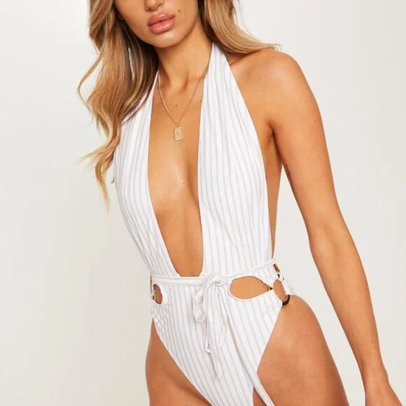 PrettyLittleThing Halterneck Striped Ring Swimsuit - Picture 2 of 8